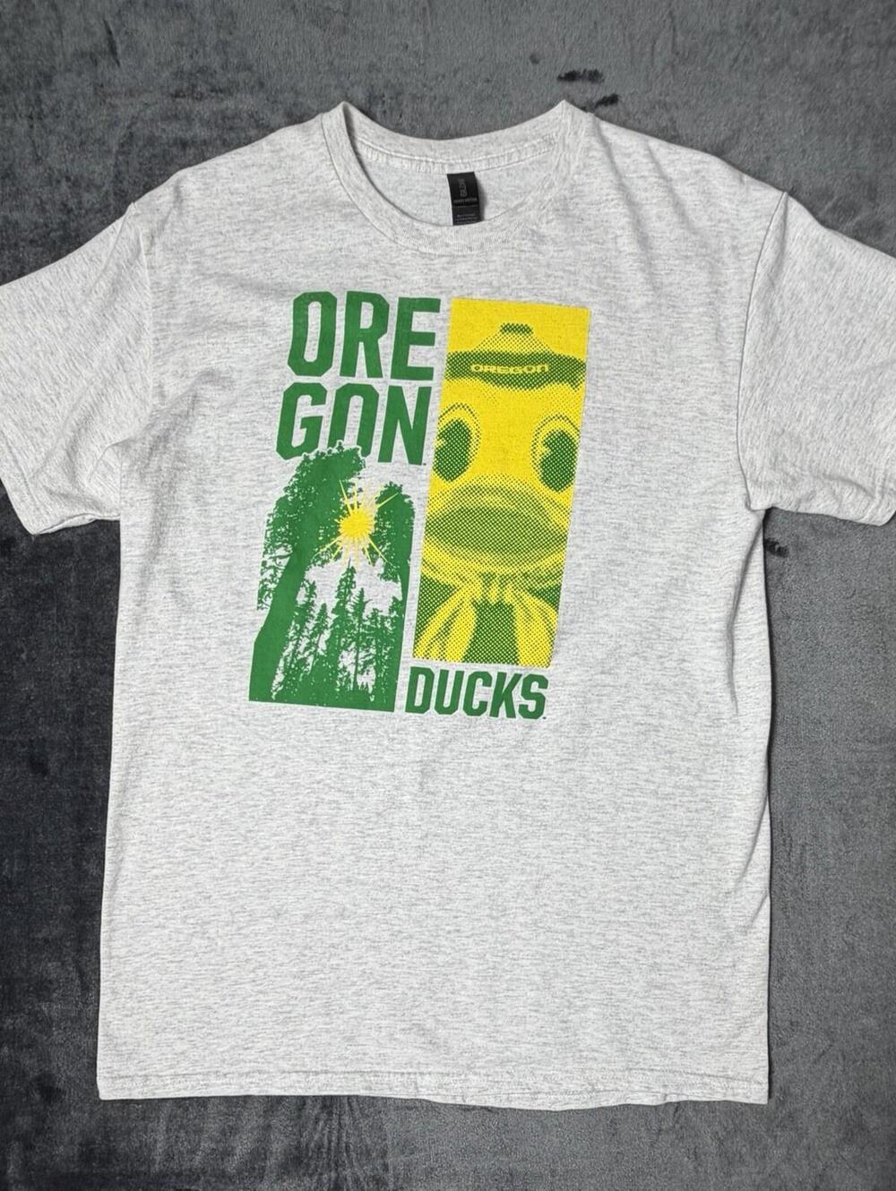 Oregon Ducks T Shirt Gildan Heavy Cotton Mens Medium M Grey Mascot Graphic